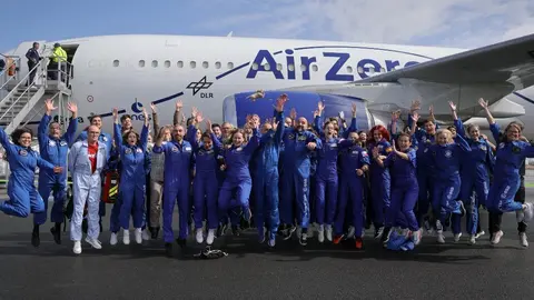 La bióloga leonesa Sara García, primera mujer española en la reserva de astronautas de la Agencia Espacial Europea (ESA), ha completado esta semana uno de los hitos más exigentes de su preparación: tres vuelos parabólicos en Burdeos, Francia.