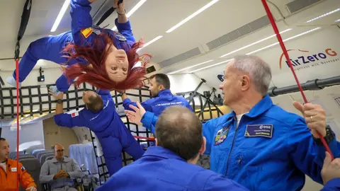 La bióloga leonesa Sara García, primera mujer española en la reserva de astronautas de la Agencia Espacial Europea (ESA), ha completado esta semana uno de los hitos más exigentes de su preparación: tres vuelos parabólicos en Burdeos, Francia.
