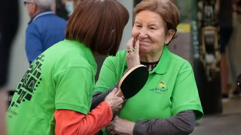 Jornada de sensibilización de Alzheimer León sobre el tenis de mesa para mostrar sus beneficios cognitivos, emocionales y sociales. Foto Peio García