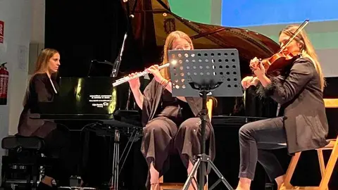 Peregrinación, música y gastronomía. Concierto del trío Scherzo en el acto de clausura del ciclo cultural Camino y Yantar.