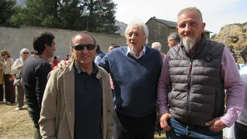 Valdelugueros vive un sábado de fiesta y tradición en honor al Cristo. La localidad leonesa se volcó con la feria ganadera, la música y la gastronomía, antes de la misa dominical
Un sábado lleno de vida y tradición. Fotos: Miguel A. Gonzalez Castañón