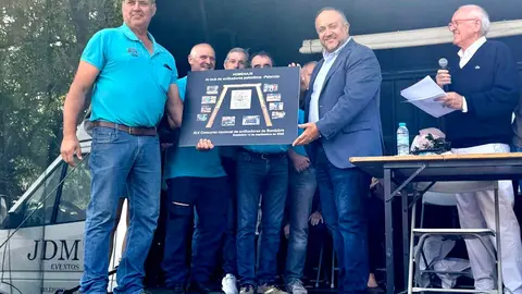 Bembibre revive su historia minera con el 45º Concurso Nacional de Entibadores. El grupo asturiano Bocamina acapara los tres primeros premios mientras el público disfruta del sol y la tradición en las Fiestas del Cristo.