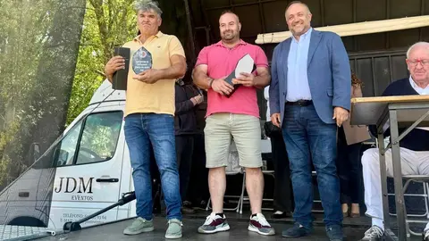 Bembibre revive su historia minera con el 45º Concurso Nacional de Entibadores. El grupo asturiano Bocamina acapara los tres primeros premios mientras el público disfruta del sol y la tradición en las Fiestas del Cristo.