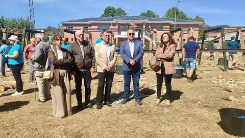 Bembibre revive su historia minera con el 45º Concurso Nacional de Entibadores. El grupo asturiano Bocamina acapara los tres primeros premios mientras el público disfruta del sol y la tradición en las Fiestas del Cristo.
