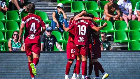 La Cultural, en su mejor versión, firmó una primera mitad soberbia, para enmarcar. Todo lo que el equipo de Llona no había mostrado en el inicio de la competición brotó en el Sardinero. En las fotografías, la secuencia del partido.
