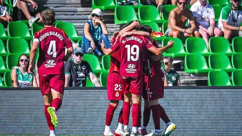 La Cultural, en su mejor versión, firmó una primera mitad soberbia, para enmarcar. Todo lo que el equipo de Llona no había mostrado en el inicio de la competición brotó en el Sardinero. En las fotografías, la secuencia del partido.