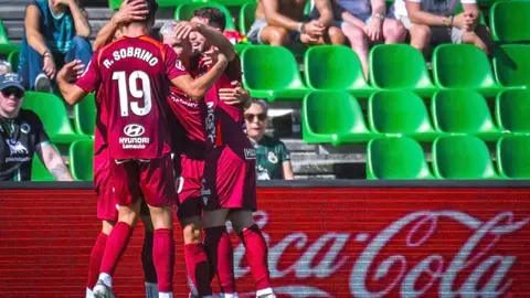 La Cultural, en su mejor versión, firmó una primera mitad soberbia, para enmarcar. Todo lo que el equipo de Llona no había mostrado en el inicio de la competición brotó en el Sardinero. En las fotografías, la secuencia del partido.