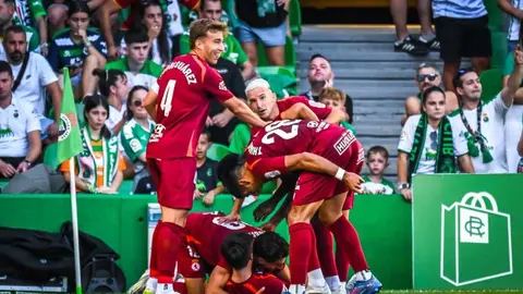 La Cultural, en su mejor versión, firmó una primera mitad soberbia, para enmarcar. Todo lo que el equipo de Llona no había mostrado en el inicio de la competición brotó en el Sardinero. En las fotografías, la secuencia del partido.