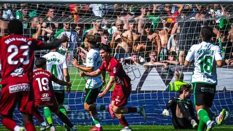 La Cultural, en su mejor versión, firmó una primera mitad soberbia, para enmarcar. Todo lo que el equipo de Llona no había mostrado en el inicio de la competición brotó en el Sardinero. En las fotografías, la secuencia del partido.
