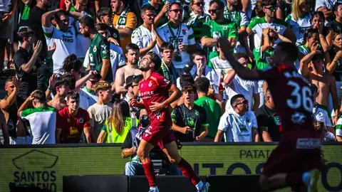 La Cultural, en su mejor versión, firmó una primera mitad soberbia, para enmarcar. Todo lo que el equipo de Llona no había mostrado en el inicio de la competición brotó en el Sardinero. En las fotografías, la secuencia del partido.