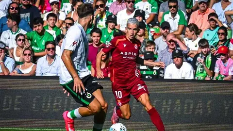 La Cultural, en su mejor versión, firmó una primera mitad soberbia, para enmarcar. Todo lo que el equipo de Llona no había mostrado en el inicio de la competición brotó en el Sardinero. En las fotografías, la secuencia del partido.