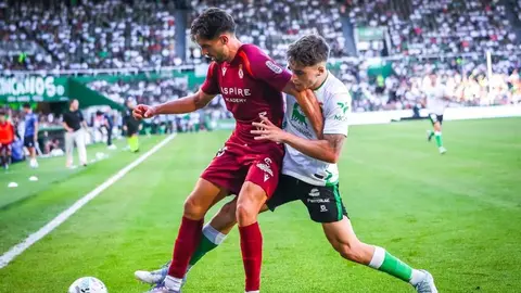 La Cultural, en su mejor versión, firmó una primera mitad soberbia, para enmarcar. Todo lo que el equipo de Llona no había mostrado en el inicio de la competición brotó en el Sardinero. En las fotografías, la secuencia del partido.