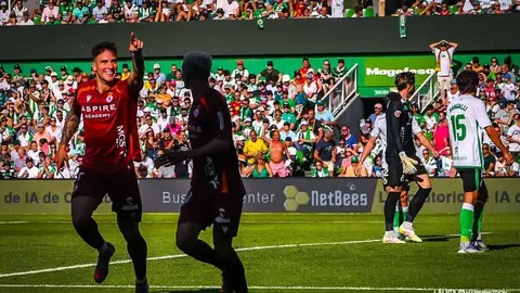 La Cultural, en su mejor versión, firmó una primera mitad soberbia, para enmarcar. Todo lo que el equipo de Llona no había mostrado en el inicio de la competición brotó en el Sardinero. En las fotografías, la secuencia del partido.