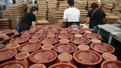 González Corral subraya el liderazgo de la Comunidad en la producción de legumbres de calidad en España. La consejera de Agricultura, Ganadería y Desarrollo Rural asiste a la XXII Feria Agroalimentaria y Alubiada de La Bañeza. Fotos: Peio García