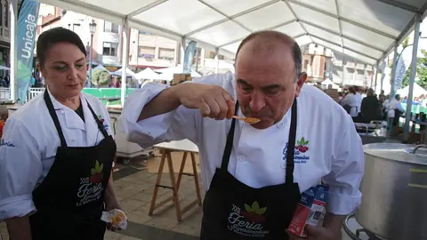 González Corral subraya el liderazgo de la Comunidad en la producción de legumbres de calidad en España. La consejera de Agricultura, Ganadería y Desarrollo Rural asiste a la XXII Feria Agroalimentaria y Alubiada de La Bañeza. Fotos: Peio García