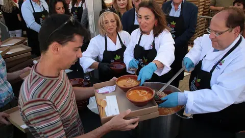 González Corral subraya el liderazgo de la Comunidad en la producción de legumbres de calidad en España. La consejera de Agricultura, Ganadería y Desarrollo Rural asiste a la XXII Feria Agroalimentaria y Alubiada de La Bañeza. Fotos: Peio García
