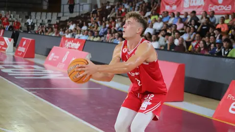 La Cultural firma una remontada épica en el Palacio ante el CBC Valladolid. El equipo leonés, que llegó a ir 24 abajo, se transformó tras el descanso y venció 96-87 en un estreno cargado de emociones. Fotos: Isaac Llamazares