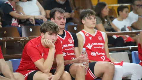 La Cultural firma una remontada épica en el Palacio ante el CBC Valladolid. El equipo leonés, que llegó a ir 24 abajo, se transformó tras el descanso y venció 96-87 en un estreno cargado de emociones. Fotos: Isaac Llamazares