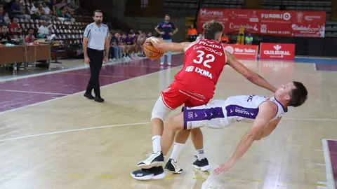 La Cultural firma una remontada épica en el Palacio ante el CBC Valladolid. El equipo leonés, que llegó a ir 24 abajo, se transformó tras el descanso y venció 96-87 en un estreno cargado de emociones. Fotos: Isaac Llamazares