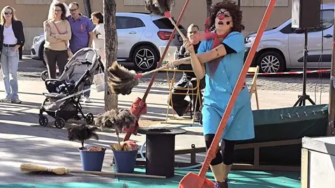 'Clown en el camino' despide su primera edición con un éxito rotundo de público. El ciclo de humor y circo, enmarcado en el Festival de Verano 'León, Cuna del Parlamentarismo', llena plazas y barrios de la capital con actuaciones abarrotadas que invitan a ampliar el proyecto.