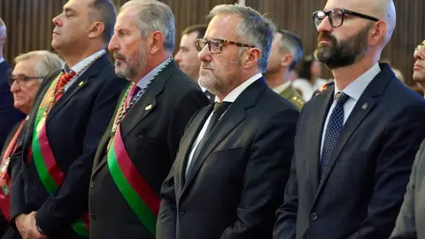 Misa de la festividad de la Virgen del Camino, con presencia de los Ayuntamientos del Voto. Asisten el presidente de las Cortes Autonómicas, Carlos Pollán, y miembros de la corporación municipal de León. Foto: Campillo.