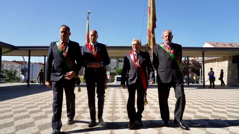 Misa de la festividad de la Virgen del Camino, con presencia de los Ayuntamientos del Voto. Asisten el presidente de las Cortes Autonómicas, Carlos Pollán, y miembros de la corporación municipal de León. Foto: Campillo.