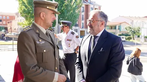 Misa de la festividad de la Virgen del Camino, con presencia de los Ayuntamientos del Voto. Asisten el presidente de las Cortes Autonómicas, Carlos Pollán, y miembros de la corporación municipal de León. Foto: Campillo.