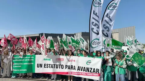 Los profesionales del sistema público, convocados por SATSE, CCOO, UGT, CSIF y CIG-Saúde, denuncian que el Ministerio de Sanidad quiere cerrar en falso la negociación de la nueva Ley del Estatuto Marco.