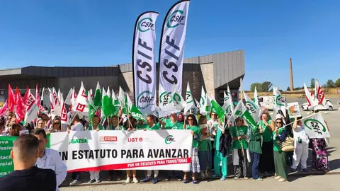 Los profesionales del sistema público, convocados por SATSE, CCOO, UGT, CSIF y CIG-Saúde, denuncian que el Ministerio de Sanidad quiere cerrar en falso la negociación de la nueva Ley del Estatuto Marco.