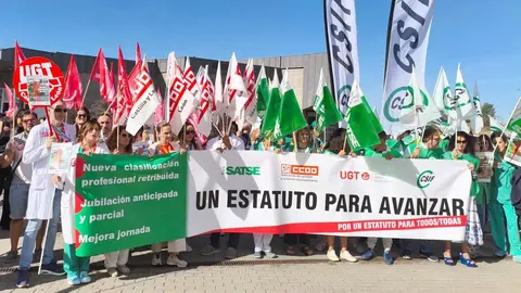 Los profesionales del sistema público, convocados por SATSE, CCOO, UGT, CSIF y CIG-Saúde, denuncian que el Ministerio de Sanidad quiere cerrar en falso la negociación de la nueva Ley del Estatuto Marco.