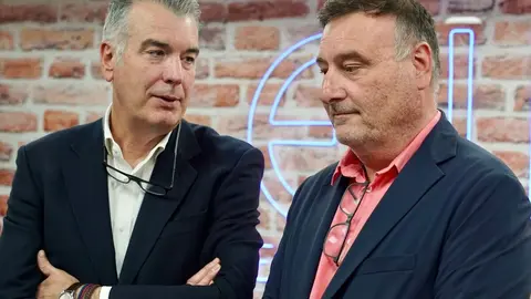 El director general de Feria de Valladolid, Alberto Alonso, el presidente de la Asociación Provincial de Agencias de Viajes, Jerónimo Fernández, y el presidente de la Asociación Hostelería de León, Óscar García, presentan la próxima edición de Intur Negocios. Foto: Campillo.