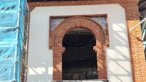 El palacete neomudéjar de León luce su nueva piel en la recta final de su rehabilitación. El futuro Instituto Botánico León encara la fase más visible de las obras y se prepara para abrir como centro médico de referencia internacional en patologías complejas de la columna.