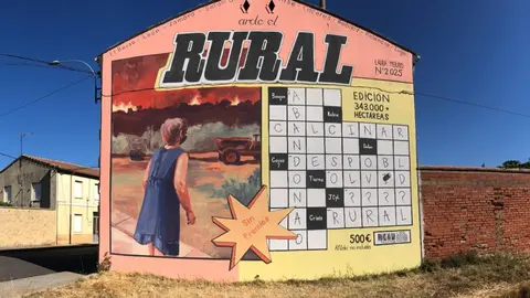 Mural 'Arde el rural' de Laura Merayo en San Pedro Bercianos.