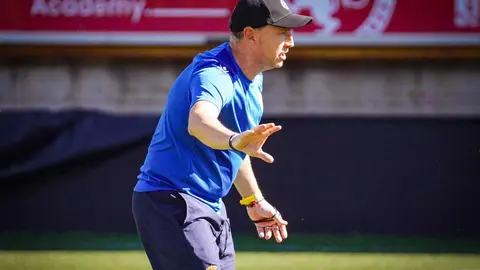 La Cultural encara el duelo ante el Castellón con ilusión y bajas. El equipo leonés prepara en una 'semana corta' el partido del sábado en el Reino de León, mientras crece el enfado por la limitación de entradas en el próximo derbi frente al Valladolid. Fotos: CyDLeonesa