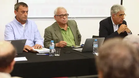 El consejero de Cultura, Turismo y Deporte, Gonzalo Santonja (C), preside la reunión del Equipo Técnico Interdisciplinar de Recuperación de las Médulas. Foto: César Sánchez.