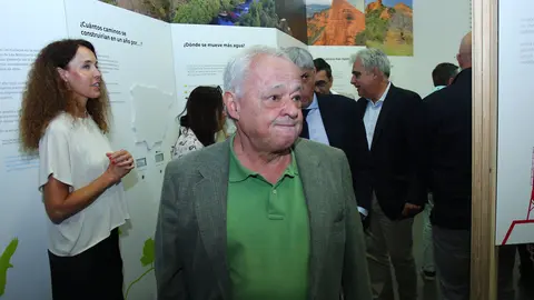 El consejero de Cultura, Turismo y Deporte, Gonzalo Santonja (C), preside la reunión del Equipo Técnico Interdisciplinar de Recuperación de las Médulas. Foto: César Sánchez.