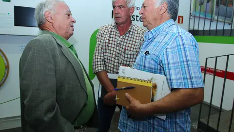 El consejero de Cultura, Turismo y Deporte, Gonzalo Santonja (I), durante la reunión del Equipo Técnico Interdisciplinar de Recuperación de las Médulas. Foto: César Sánchez.