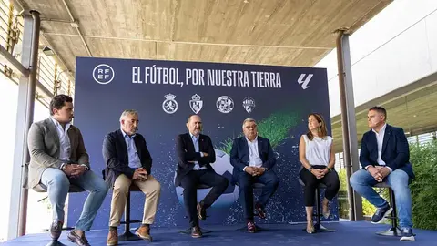Cultural, Ponferradina, Zamora y Ourense disputarán un partido solidario el 24 de septiembre en el Reino de León para recaudar fondos y homenajear a los equipos de extinción. La Ciudad del Fútbol de Las Rozas fue este martes escenario de la presentación oficial del encuentro benéfico en apoyo a las zonas arrasadas por los incendios de este verano.