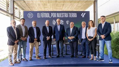 Cultural, Ponferradina, Zamora y Ourense disputarán un partido solidario el 24 de septiembre en el Reino de León para recaudar fondos y homenajear a los equipos de extinción. La Ciudad del Fútbol de Las Rozas fue este martes escenario de la presentación oficial del encuentro benéfico en apoyo a las zonas arrasadas por los incendios de este verano.