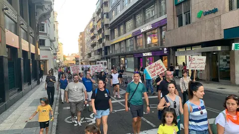 La Plataforma León Sur reúne a cientos de personas en las calles de la capital para exigir la paralización del proyecto de biomasa en Puente Castro y anuncia nuevas acciones judiciales y de movilización. Fotos: A.F. Reca