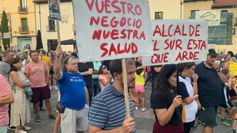 La Plataforma León Sur reúne a cientos de personas en las calles de la capital para exigir la paralización del proyecto de biomasa en Puente Castro y anuncia nuevas acciones judiciales y de movilización. Fotos: A.F. Reca