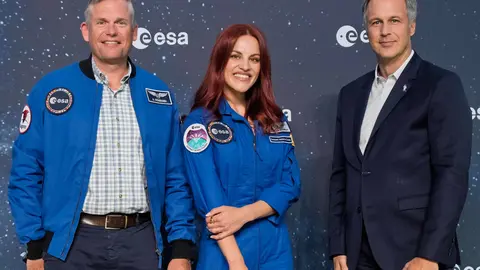La astronauta leonesa Sara García estrena el nuevo parche de la ESA que simboliza su entrenamiento para futuras misiones espaciales.