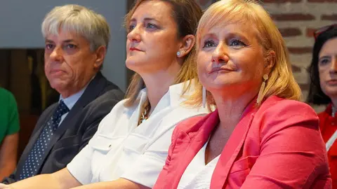 La consejera de Industria, Comercio y Empleo, Leticia García, inaugura la jornada central del IV Congreso de Mujeres Empresarias EDA 2025 'Reduciendo la brecha STEM: Mujeres del Futuro'. Foto: Campillo.