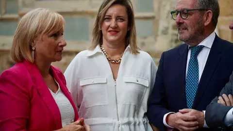 La consejera de Industria, Comercio y Empleo, Leticia García, inaugura la jornada central del IV Congreso de Mujeres Empresarias EDA 2025 'Reduciendo la brecha STEM: Mujeres del Futuro'. Foto: Campillo.