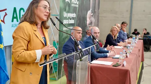 La consejera de Agricultura, Ganadería y Desarrollo Rural, María González Corral, asiste al acto inaugural de las nuevas instalaciones de la Cooperativa LAR-Agrocantabria. Foto: Campillo