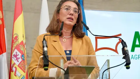 La consejera de Agricultura, Ganadería y Desarrollo Rural, María González Corral, asiste al acto inaugural de las nuevas instalaciones de la Cooperativa LAR-Agrocantabria. Foto: Campillo