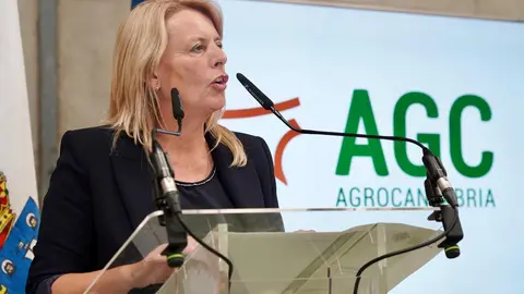 La consejera de Agricultura, Ganadería y Desarrollo Rural, María González Corral, asiste al acto inaugural de las nuevas instalaciones de la Cooperativa LAR-Agrocantabria. Foto: Campillo