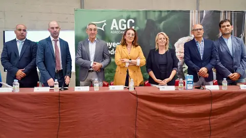 La consejera de Agricultura, Ganadería y Desarrollo Rural, María González Corral, asiste al acto inaugural de las nuevas instalaciones de la Cooperativa LAR-Agrocantabria. Foto: Campillo