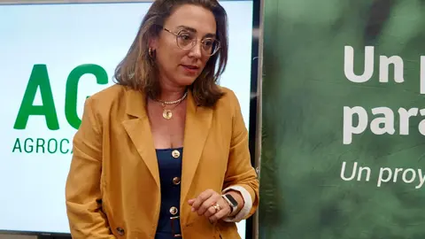 La consejera de Agricultura, Ganadería y Desarrollo Rural, María González Corral, asiste al acto inaugural de las nuevas instalaciones de la Cooperativa LAR-Agrocantabria. Foto: Campillo