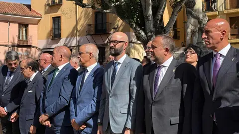 La Plaza del Grano de León se convirtió este viernes  en el escenario de un solemne acto militar con motivo del XXX aniversario de la creación de la Subdelegación de Defensa en la provincia. Fotos: AytoLeon y DipuLeon